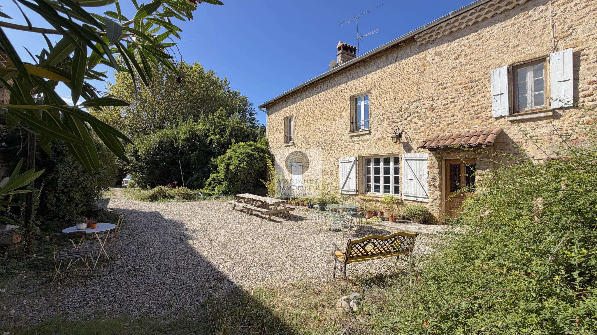 Maison 24 pièces 714 m² · à Étoile-sur-Rhône · 714 m² · 525 000 €