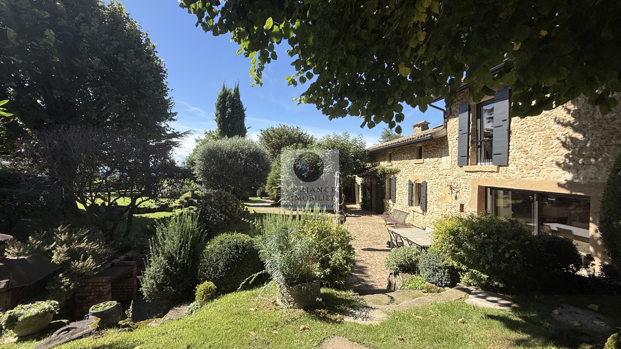 Maison 6 pièces 220 m² · à Montvendre · 220 m² · 895 000 €